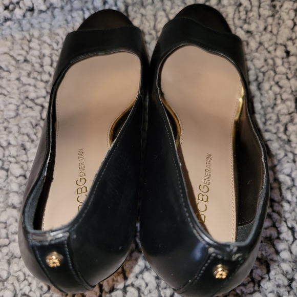Gorgeous BCBGeneration wedge heels - Picture 6 of 7